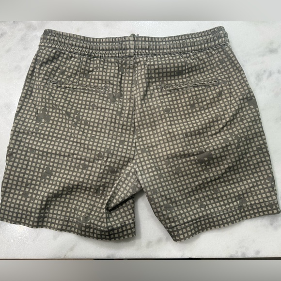 Men’s Qilo Shorts - Picture 2 of 2